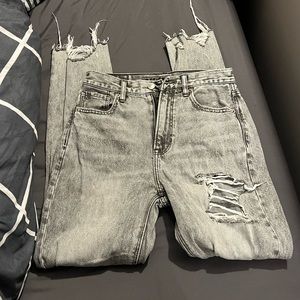 American Eagle distressed mom jeans. US size 2 Regular